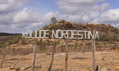 Letreiro Roliúde Nordestina em Cabaceiras (Foto: Divulgação/Reprodução/Osvaldo Farias).